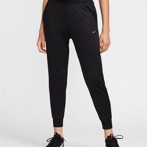 Nike woman XS Black Track Pants with Tapered Jogger Fit